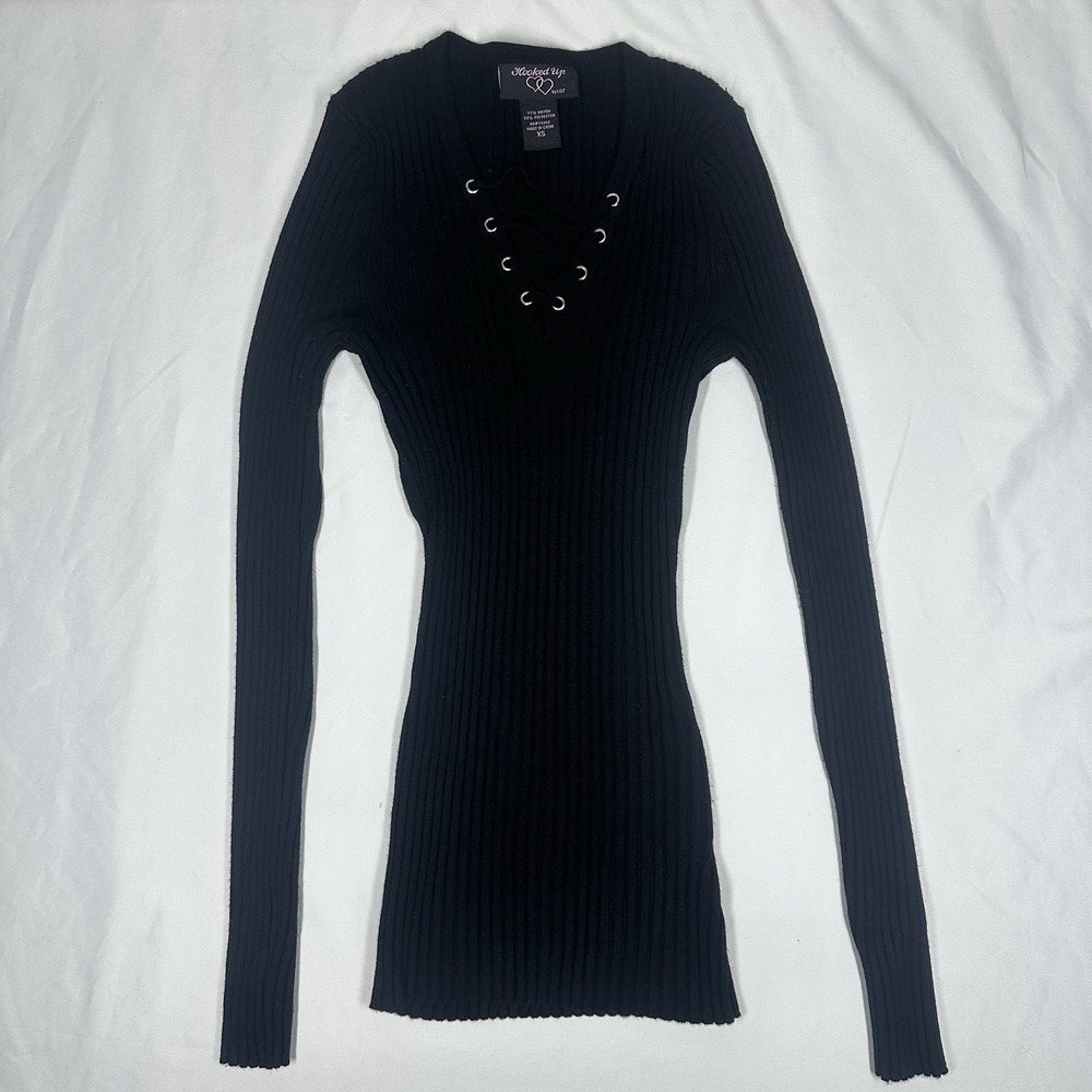 black long-sleeve ribbed knit top lace-up V-neckline Bella swan XS y2k Henley